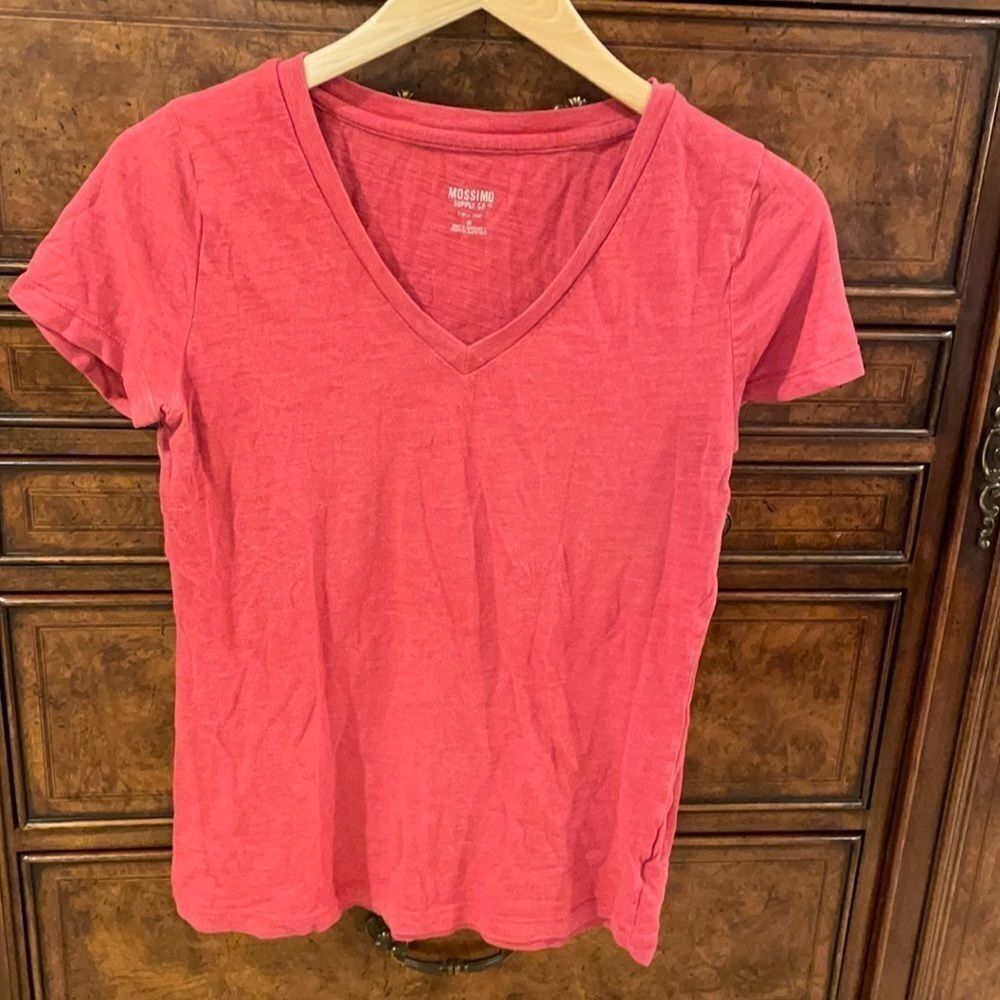 Mossimo v neck woman’s red tee shirt